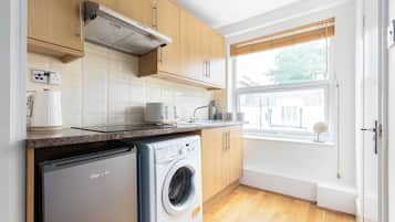 Studio | Private kitchen | Fridge, oven, stovetop, toaster