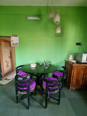 Dining - Beautiful 3-Bedroom Villa☺️with FREE WiFi, Lawn @Nagaon🏖️ (Nagaon)