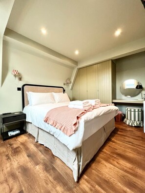 1 bedroom, iron/ironing board, travel crib, WiFi