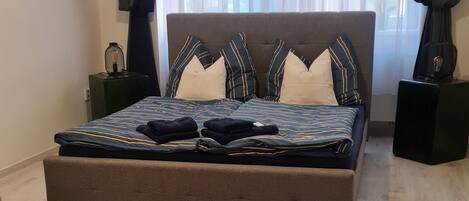 City Apartment, 1 Bedroom, Kitchenette | 1 bedroom, blackout drapes, iron/ironing board, free WiFi
