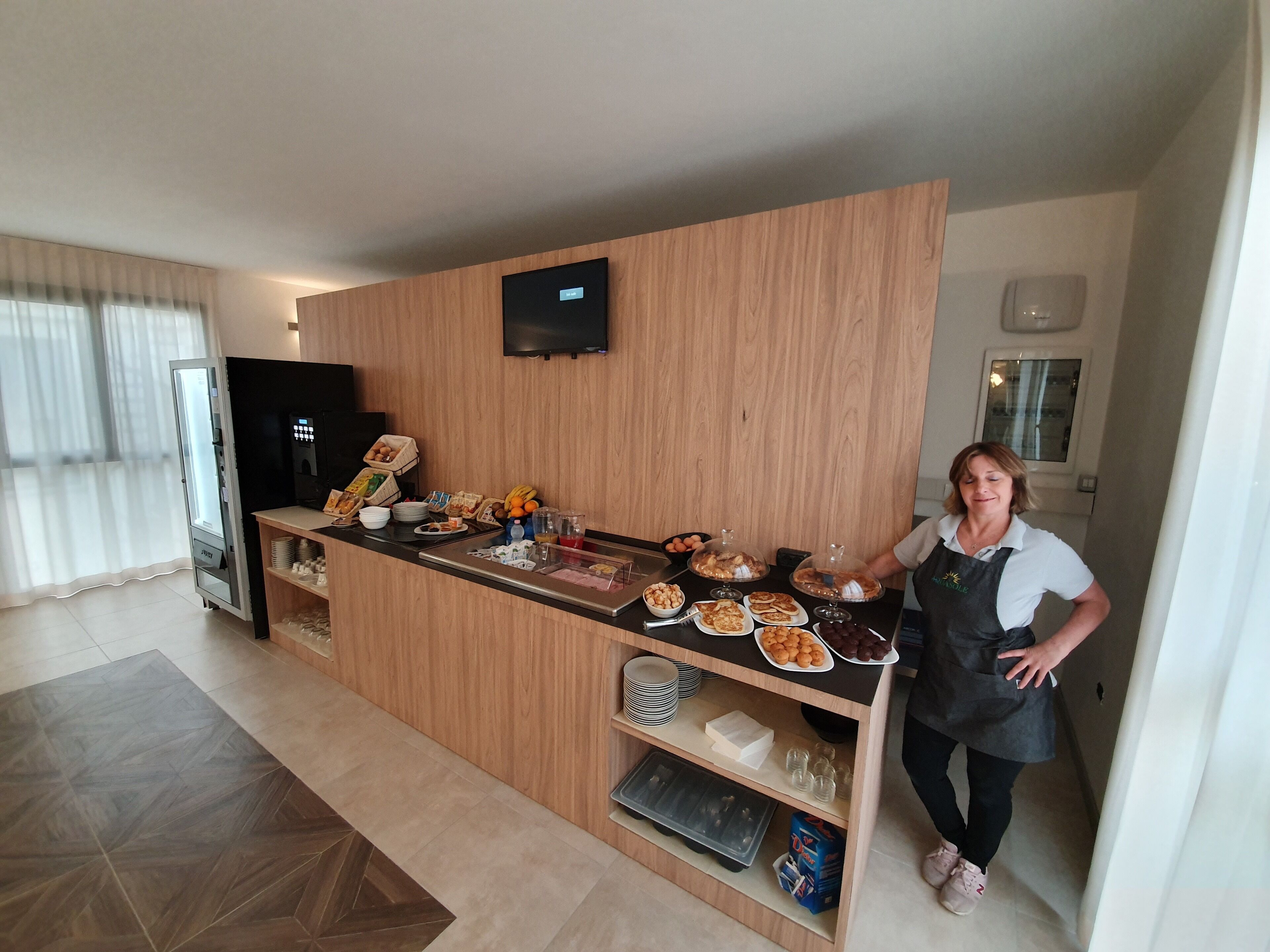 Free daily buffet breakfast