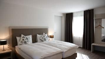 Deluxe Double or Twin Room | Down comforters, desk, laptop workspace, free WiFi