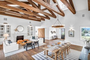 Dining - Modern Farmhouse Near Sonoma (Sonoma)