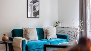 Apartment | Living area | 37-inch TV with cable channels, Netflix, streaming services