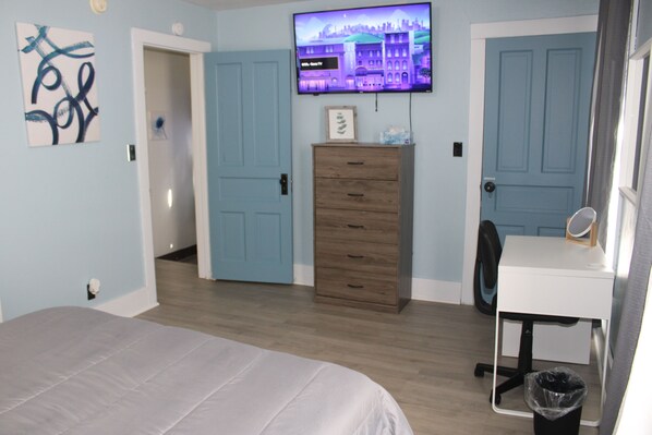 3 bedrooms, in-room safe, desk, iron/ironing board