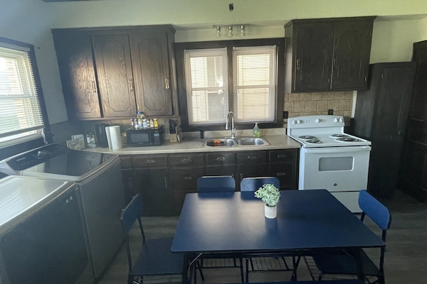 Frigorífic, microones, forn i placa de cuina