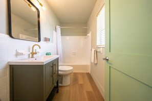 Shower, hair dryer, shampoo - 103 · ☀Pool✔ Kitchen✔ Beach✔ Self Checkin✔ Free Parking✔ (Clearwater)