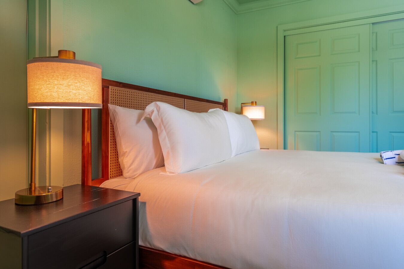 1 bedroom, desk, iron/ironing board, WiFi