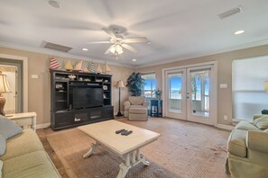 Televisión, reproductor de DVD y videoteca 