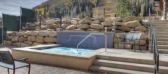 Peregrine Point Condo by Main Plaza - Walk to Slopes