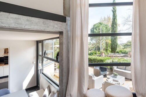L'atelier, maison avec piscine jardin et vue
