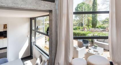 L'atelier, maison avec piscine jardin et vue