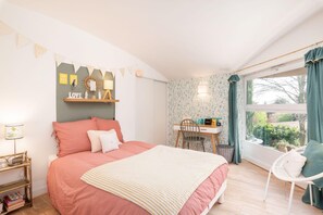 4 bedrooms, iron/ironing board, travel cot, WiFi