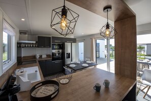 Réfrigérateur, micro-ondes, four, lave-vaisselle