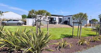 Chalet for 6 in an estate with swimming pool