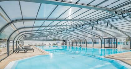 Chalet for 6 in an estate with swimming pool