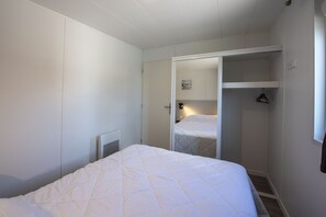 2 bedrooms, iron/ironing board, free WiFi