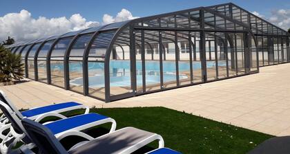 Chalet for 6 in an estate with swimming pool