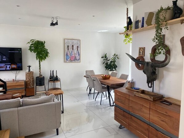 Interior - House Lyon 8 / Parking / Garden / Petanque court (Lyon)