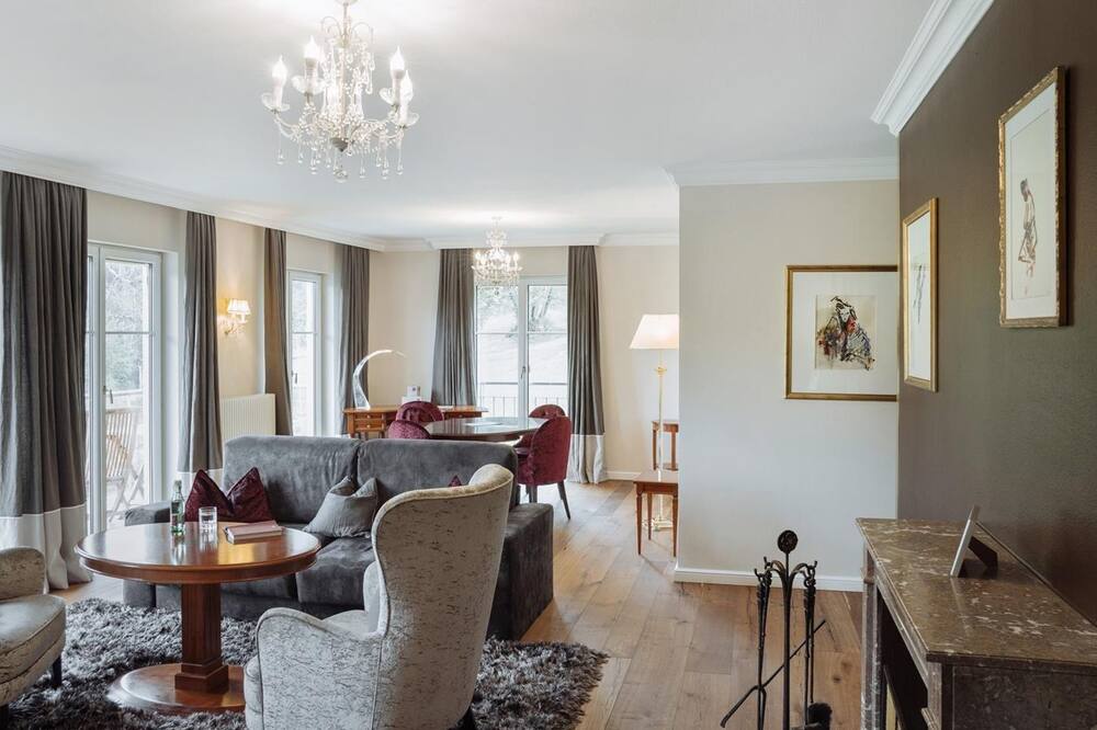 Traditional Suite with balcony (breakfast) - IMLAUER Hotel Schloss Pichlarn