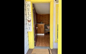 Exterior detail - Lake Winnie Waterfront cottage w/ sandy beach, short walk to best spots in town! (Moultonborough)