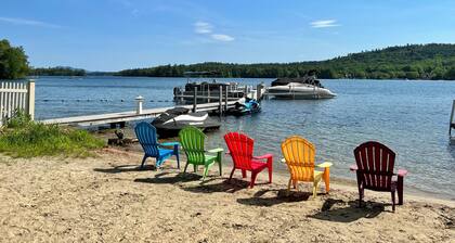 Lake Winnie Waterfront cottage w/ sandy beach, short walk to best spots in town!