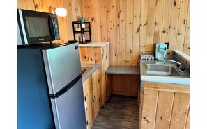 Fridge, microwave, stovetop, coffee/tea maker - Lake Winnie Waterfront cottage w/ sandy beach, short walk to best spots in town! (Moultonborough)