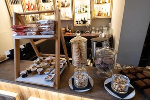 Free daily continental breakfast - Borgo di Ciàula (Santa Flavia)