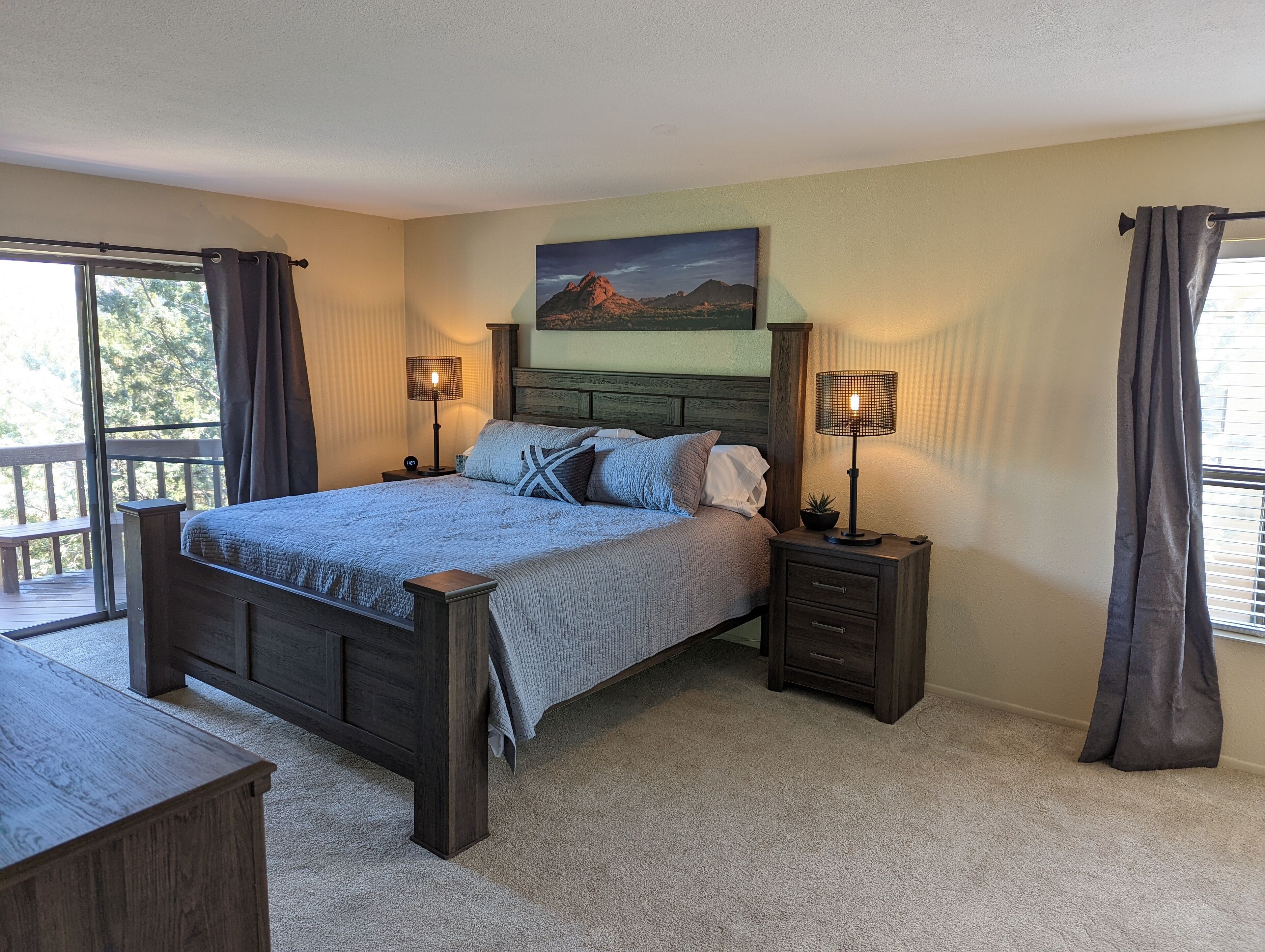 4 habitaciones, tabla de planchar con plancha y cuna de viaje 