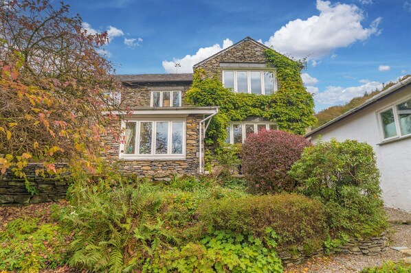 Exterior - Sleeps 6 guests in 3 bedrooms (Ulverston)