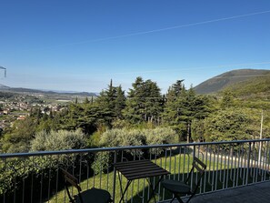 Outdoor dining - Private garden, tranquility and privacy (San Michele-montecchio)
