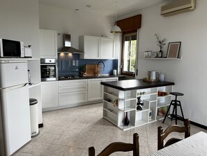 Kühlschrank, Herdplatte, Geschirrspüler