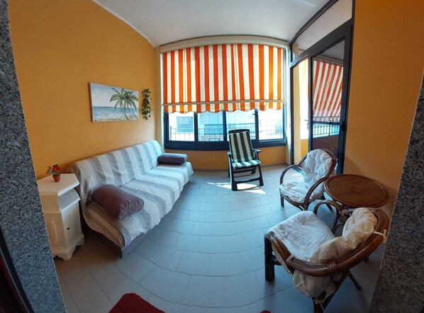 TV - FURNISHED TWO-ROOM APARTMENT 200 MT FROM THE LIDO OF ALGHERO (Alghero)