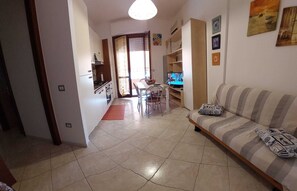 TV - FURNISHED TWO-ROOM APARTMENT 200 MT FROM THE LIDO OF ALGHERO (Alghero)