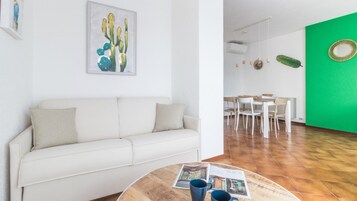 Apartment | 2 bedrooms, iron/ironing board, WiFi