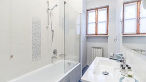 Apartment | 2 bedrooms, iron/ironing board, WiFi
