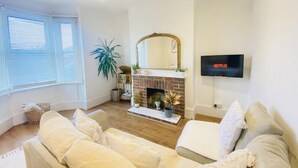 Apartment (2 Bedrooms) | Living room - Beautiful 2BD Beach Retreat Littlehampton (Littlehampton)