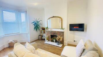 Apartment (2 Bedrooms) | Living room