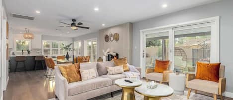 TV, peis og kontorer