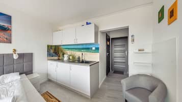 Studio Suite (26) | Private kitchenette | Fridge, stovetop, electric kettle, cookware/dishes/utensils