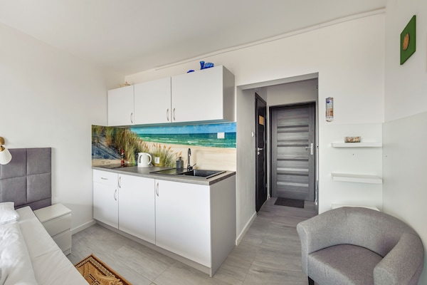 Studio Suite (26) | Private kitchenette | Fridge, stovetop, electric kettle, cookware/dishes/utensils