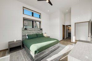 4 Schlafzimmer, Schreibtisch, Bügeleisen/Bügelbrett, kostenloses WLAN