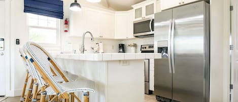 Condo, 3 Bedrooms | Private kitchen
