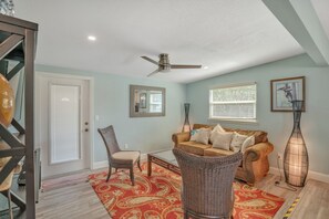 House, 3 Bedrooms | Living room