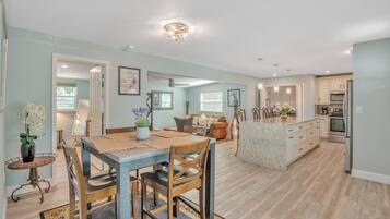 Rumah, 3 kamar tidur | Dapur pribadi | Lemari es, mesin pembuat kopi/teh, dan pemanggang roti