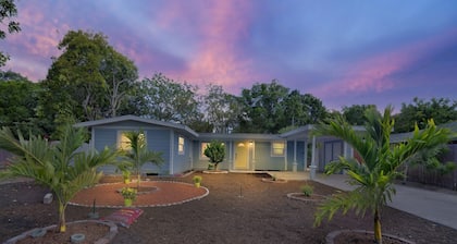 Private Cozy Sarasota Home 3 Bedroom Home by RedAwning