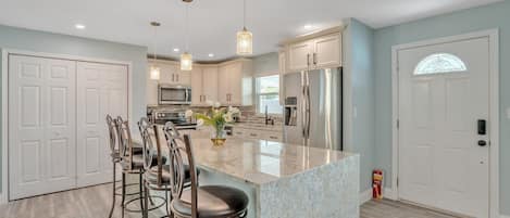 House, 3 Bedrooms | Private kitchen