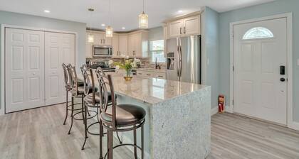 Private Cozy Sarasota Home 3 Bedroom Home by RedAwning