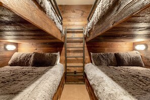 House, Multiple Bedrooms | 7 bedrooms, free WiFi - The Timber Lodge 957 7 Bedroom Home by RedAwning (Copper Mountain)