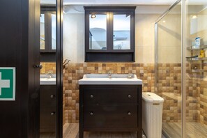 Shower, towels